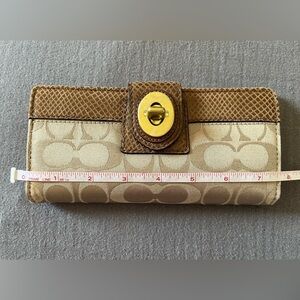 Beautiful tan/light brown Coach fabric wallet leather trim NWOT small flaw